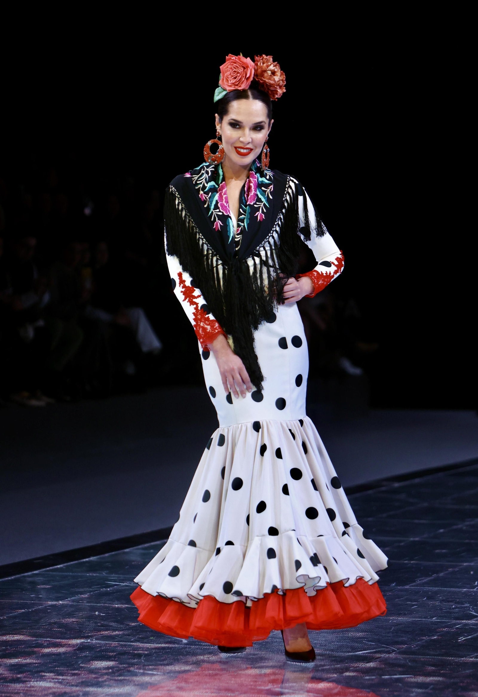 Desfile de Inma Castrejón en SIMOF 2024, todas las fotos