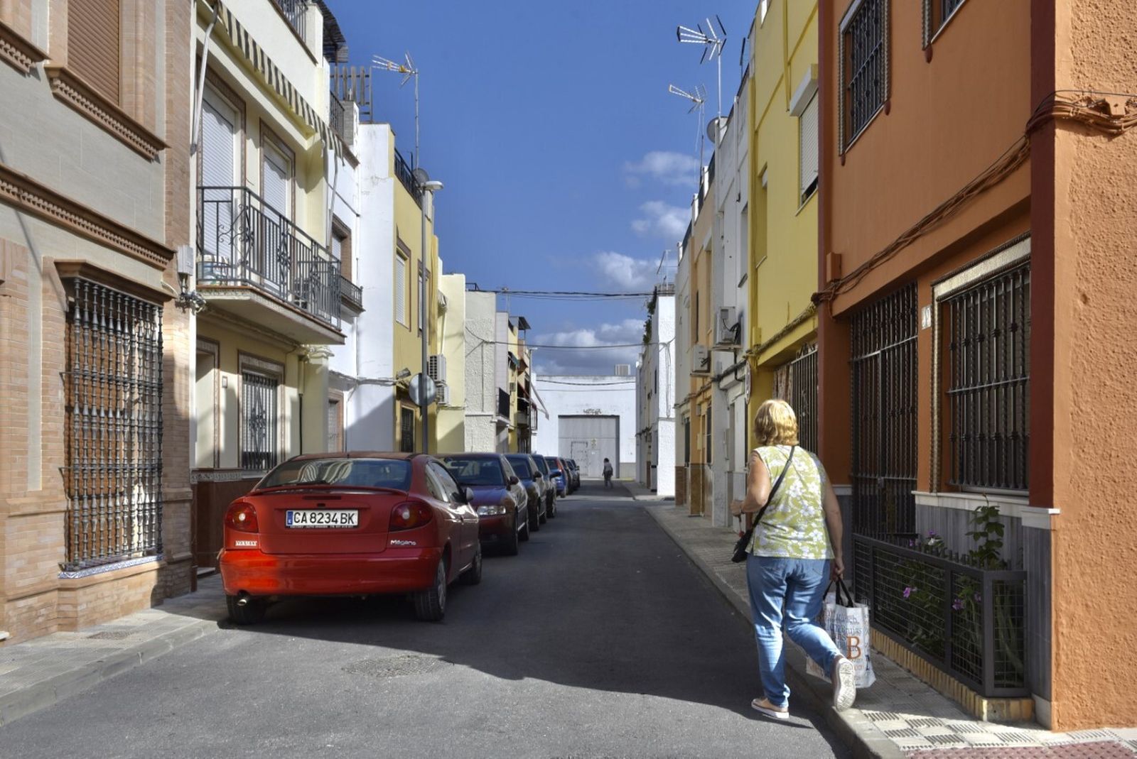Una calle de la barriada Guadalquivir de Coria del Río.