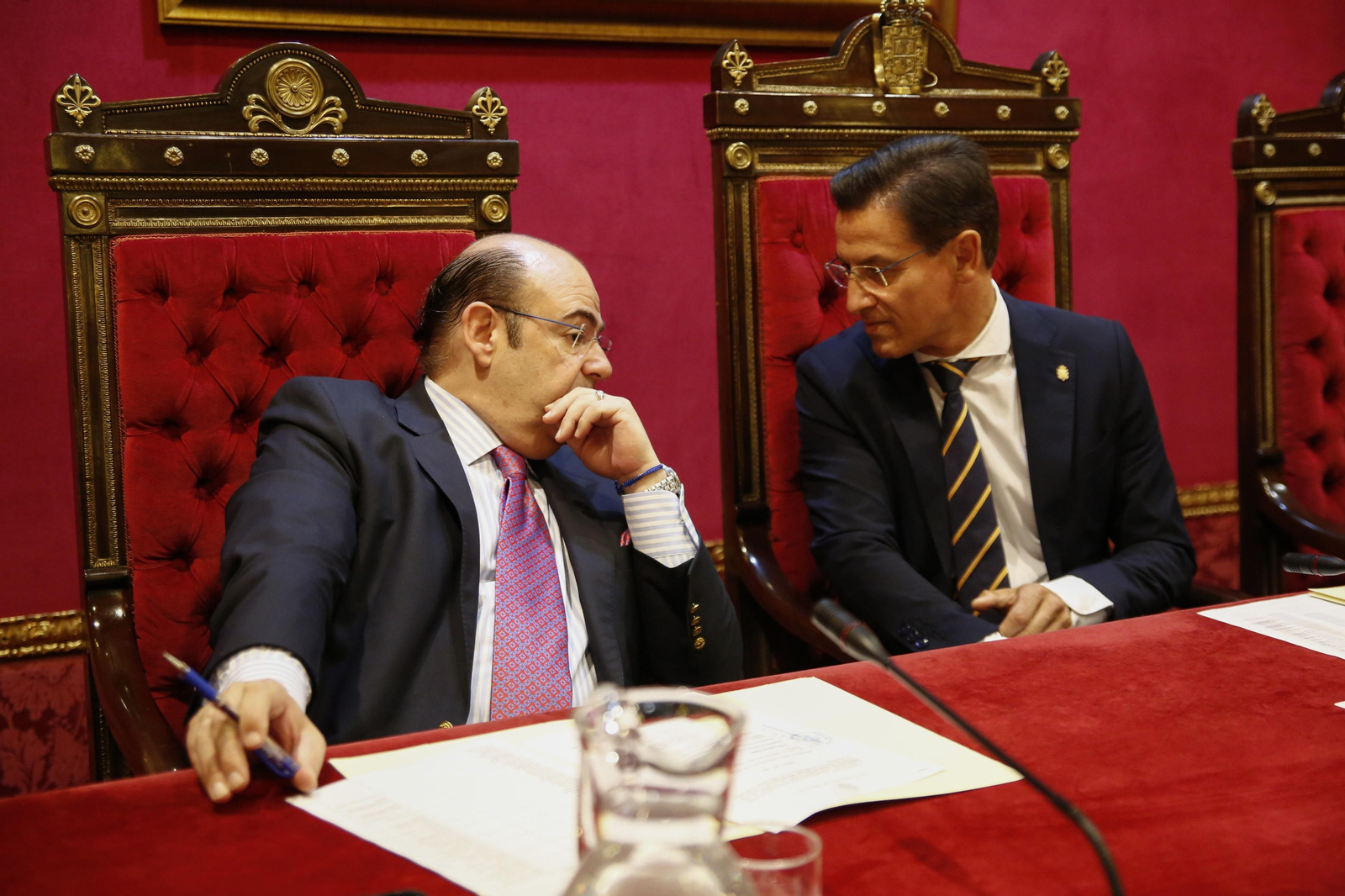 Sebastián Pérez (PP) y Luis Salvador (Cs) en una foto de archivo.