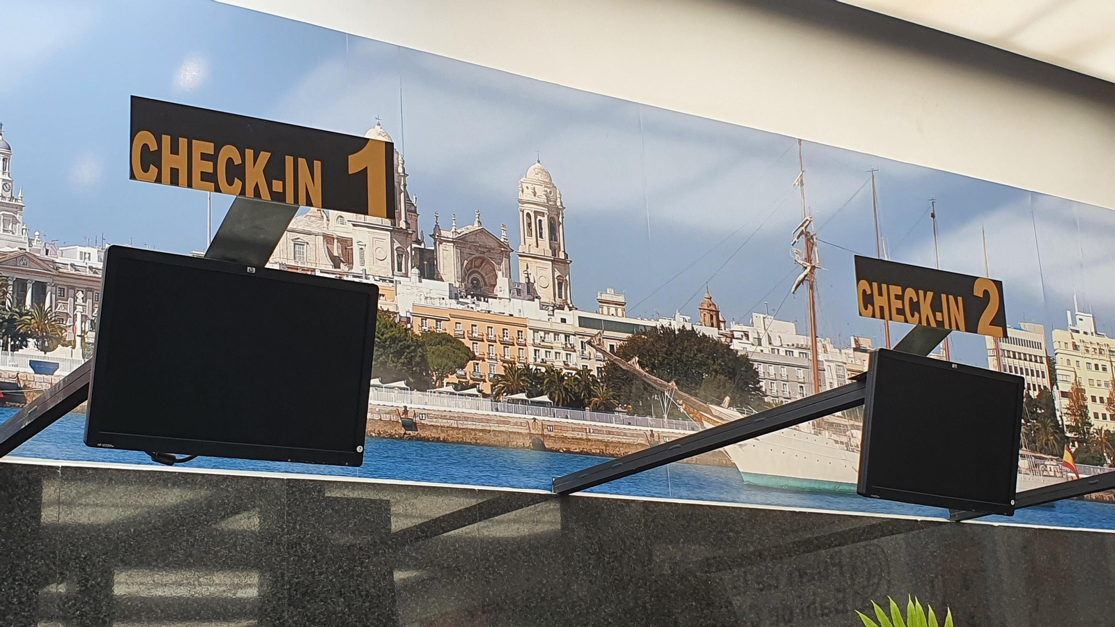 Imágenes del acto de inauguración de la nueva ruta del MSC Orchestra con parada en Cádiz