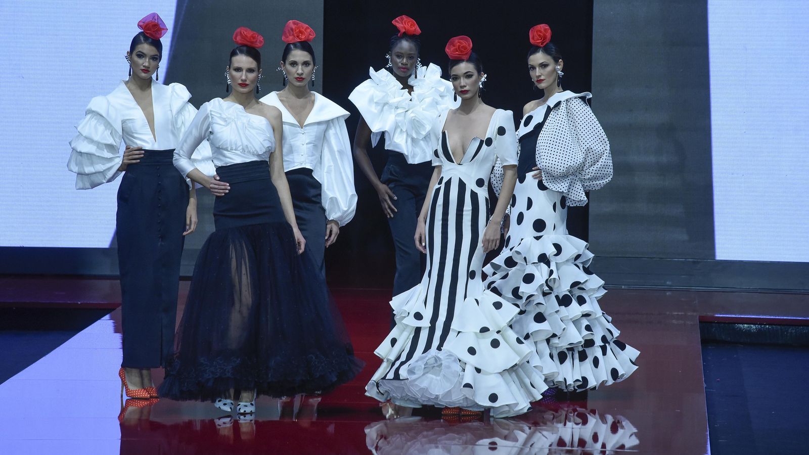 El desfile de Carmen Latorre en SIMOF 2022.