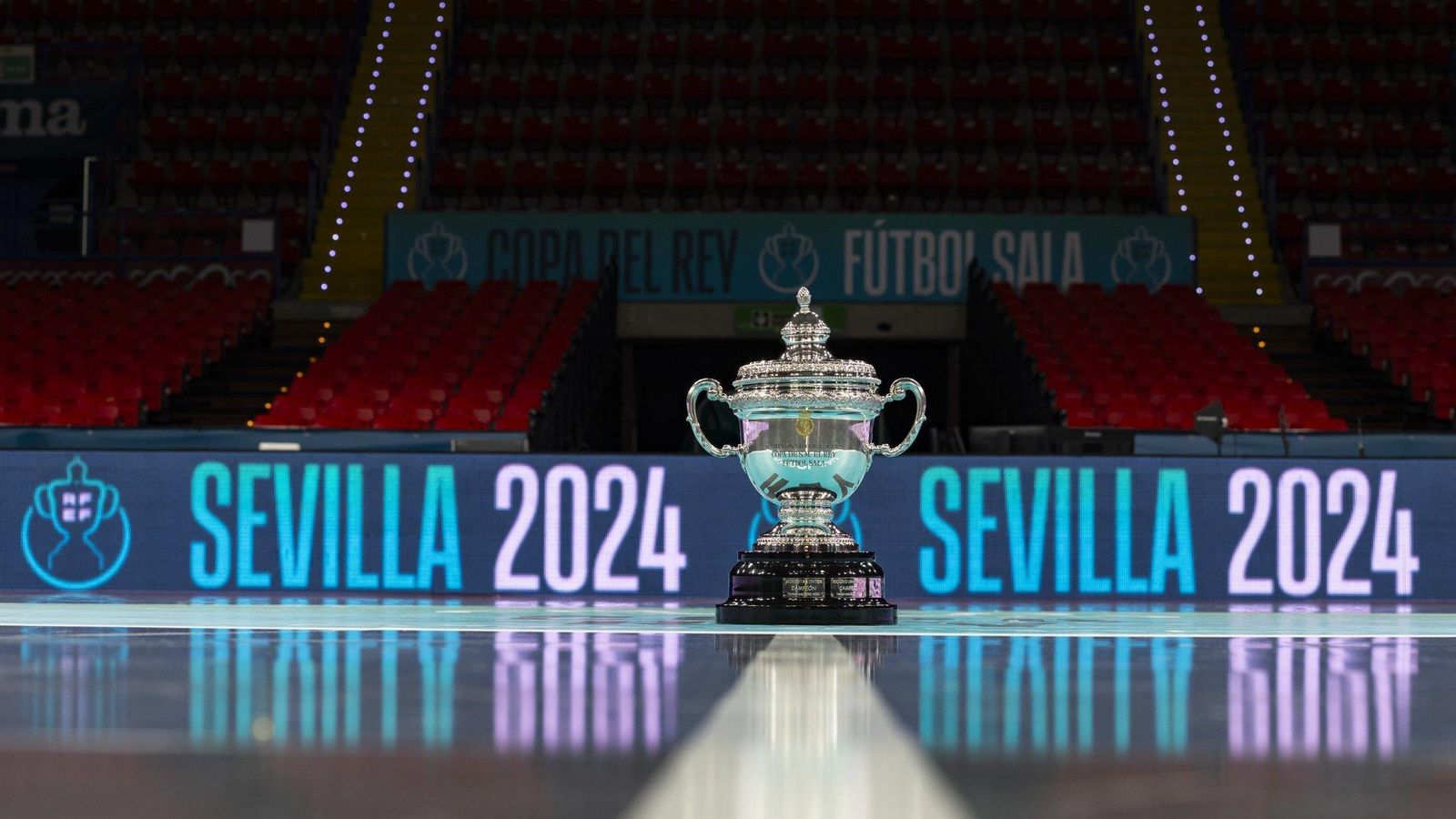 El Pabellón de San Pablo será siempre recordado como el lugar en el que el Betis Futsal estrenó su vitrina de trofeos.