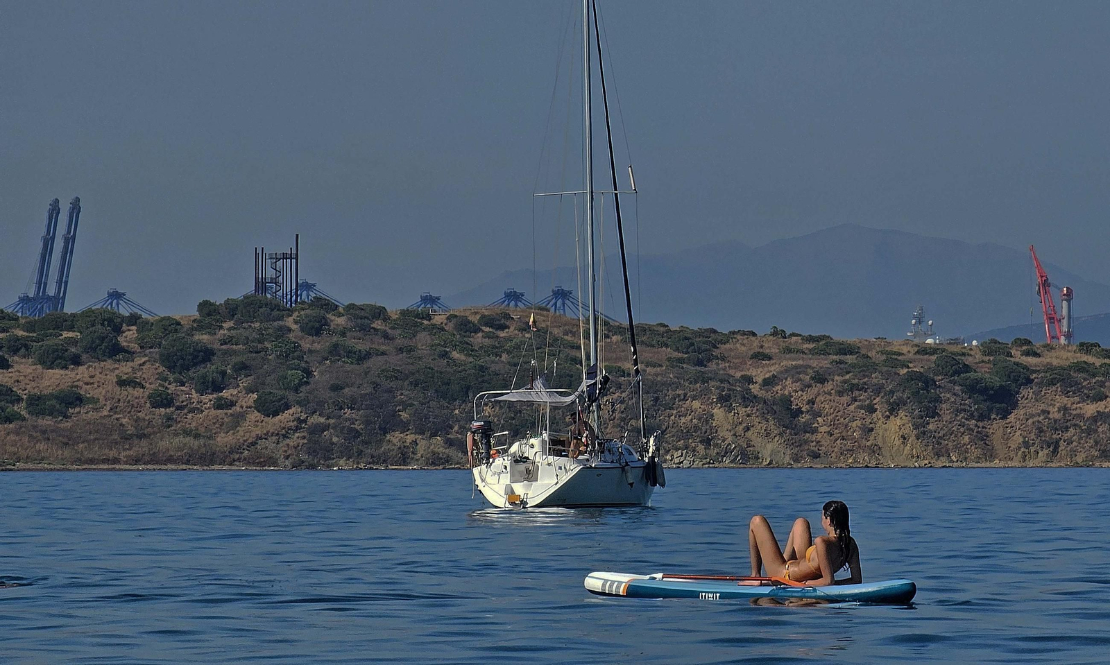 Ruta de paddle surf por la playa de Getares en Algeciras