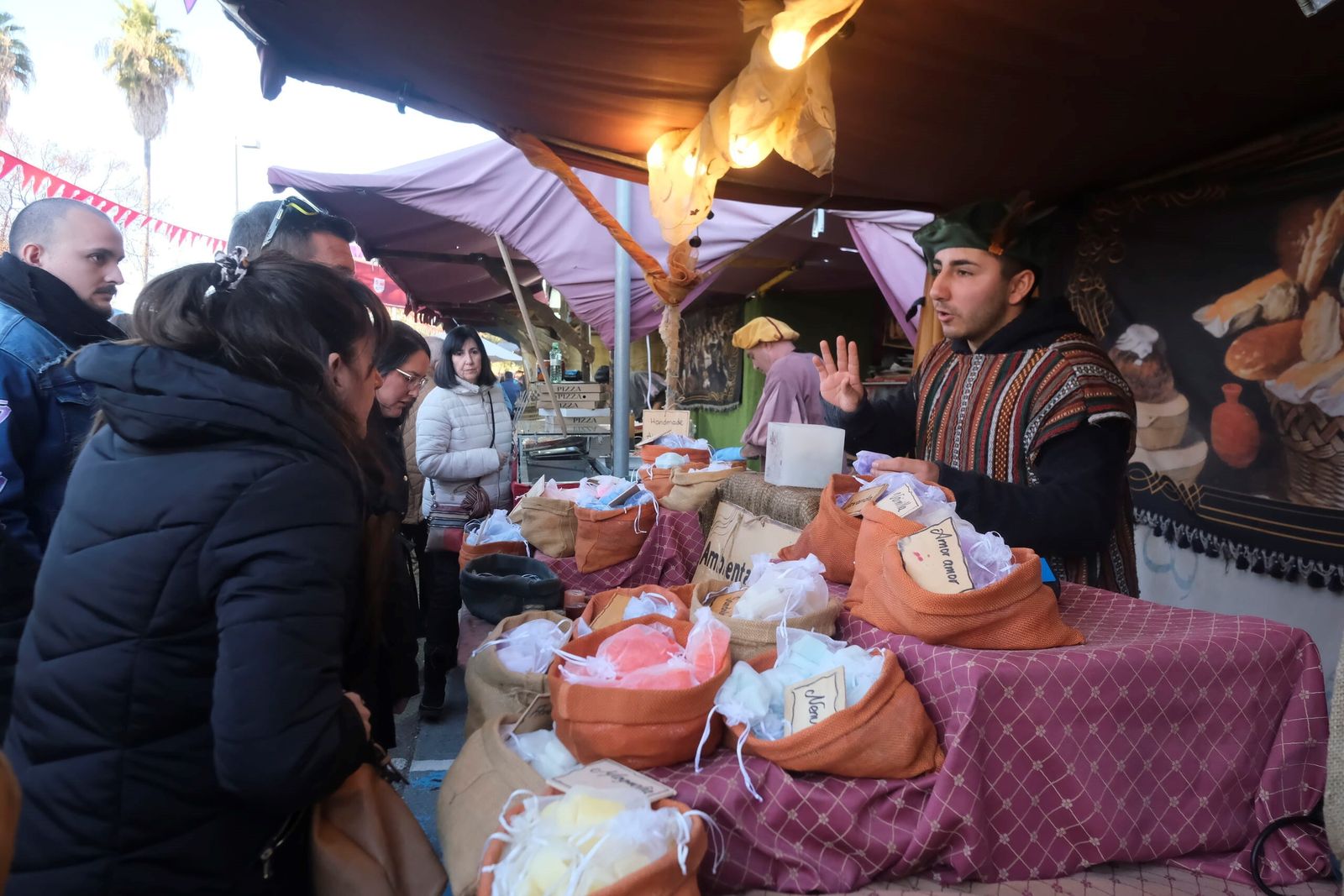 Segunda jornada del Mercado Medieval de Córdoba, en fotografías