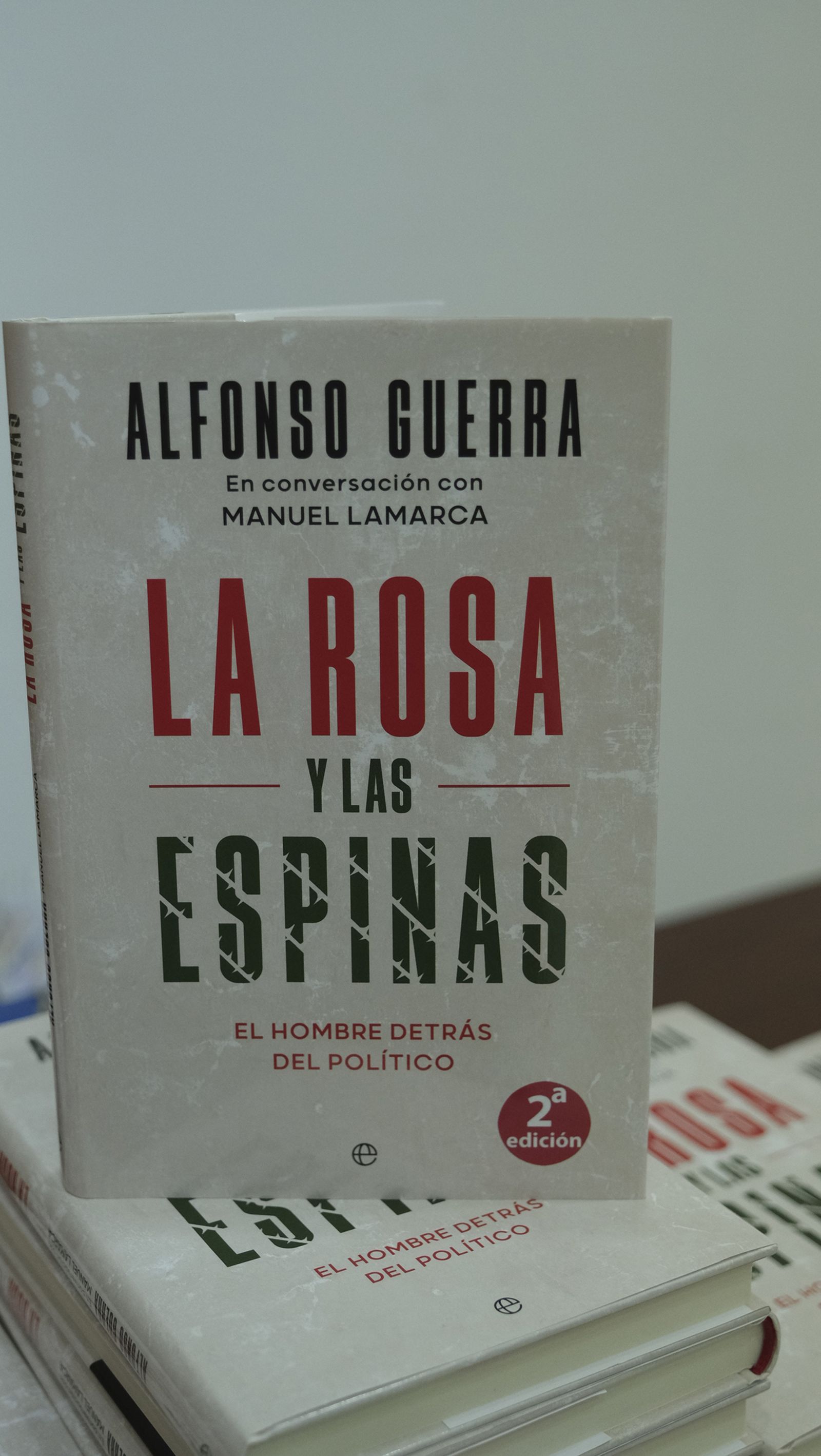 Imágenes de la conferencia de Alfonso Guerra en el Foro Empresarial de Asempal, en Almería