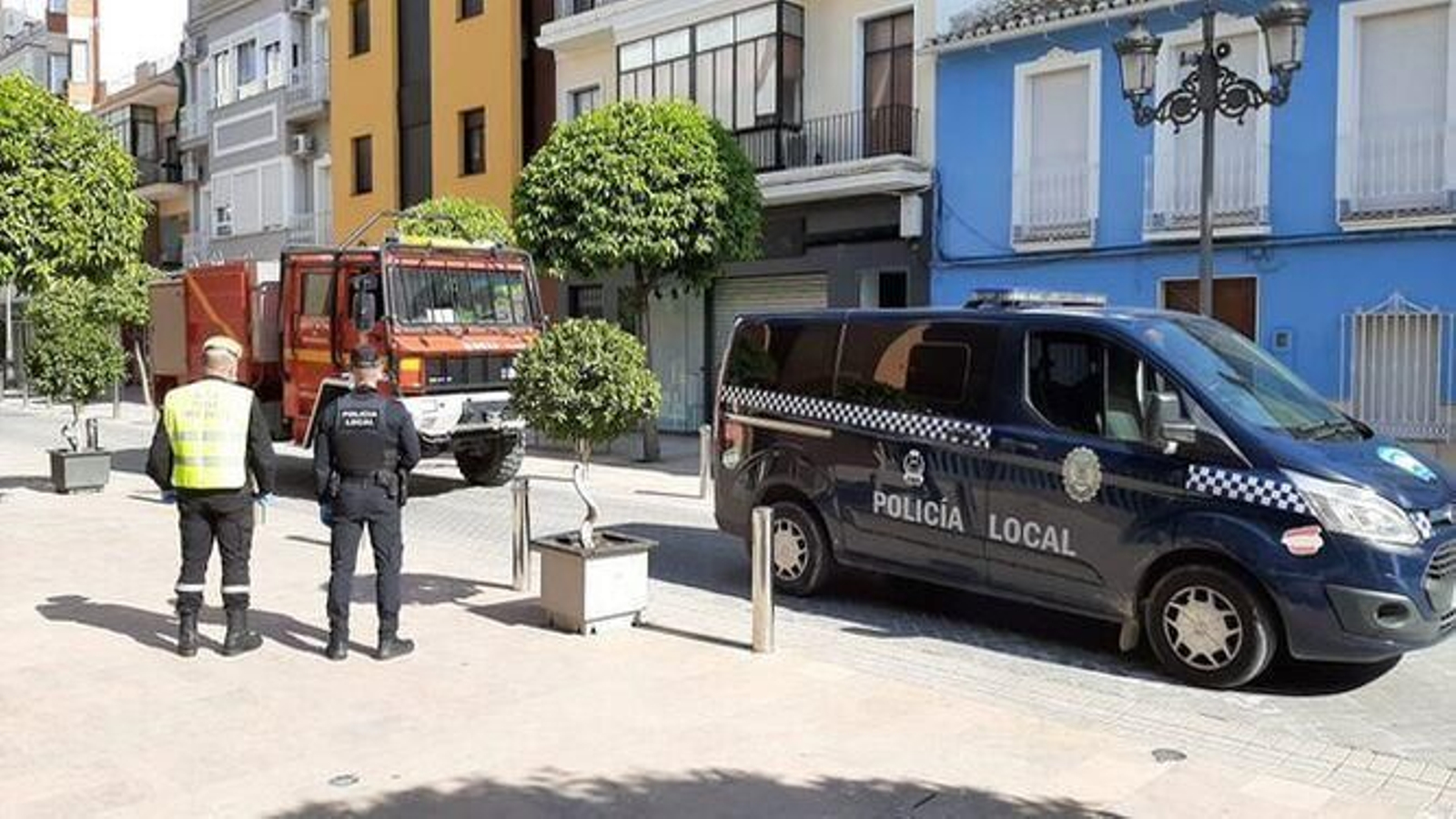 Efectivos de la UME en Puente Genil.