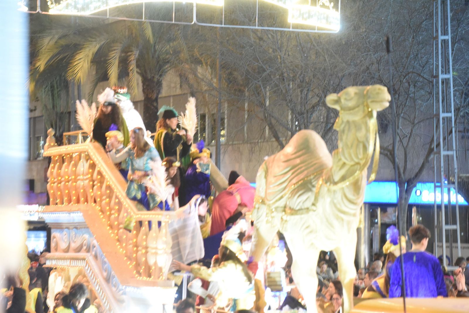 La ilusión se extiende por Córdoba en una mágica cabalgata de Reyes