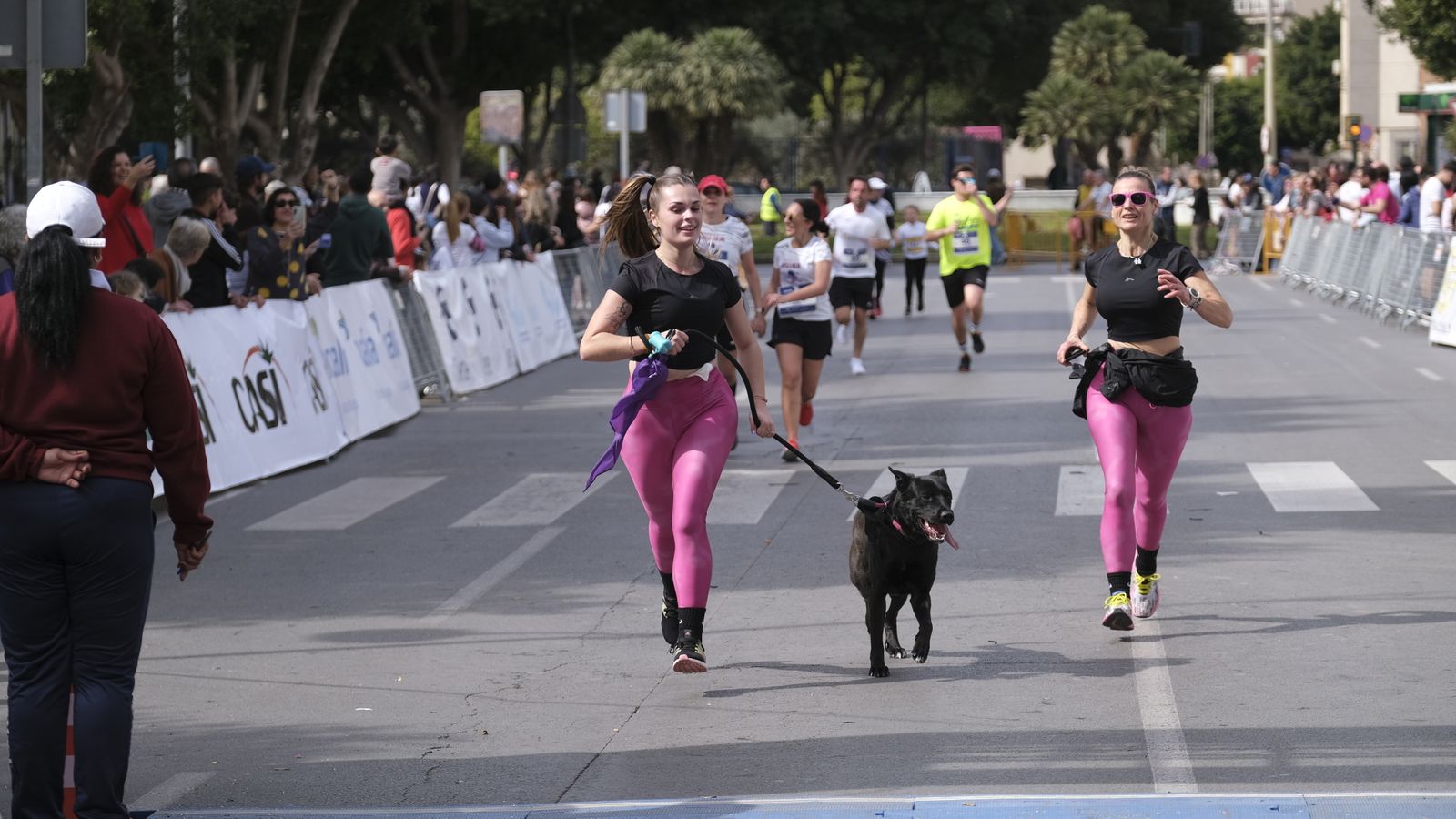 Imágenes de la Carrera de la Mujer 2023 en Almería