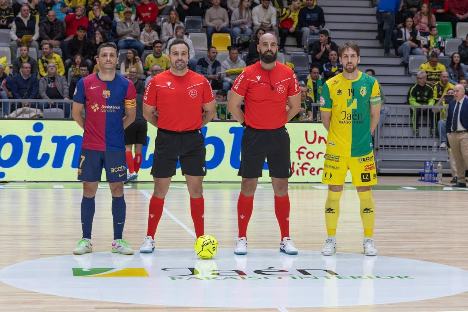 La fiesta amarilla en la goleada del Jaén FS al Barça, en imágenes