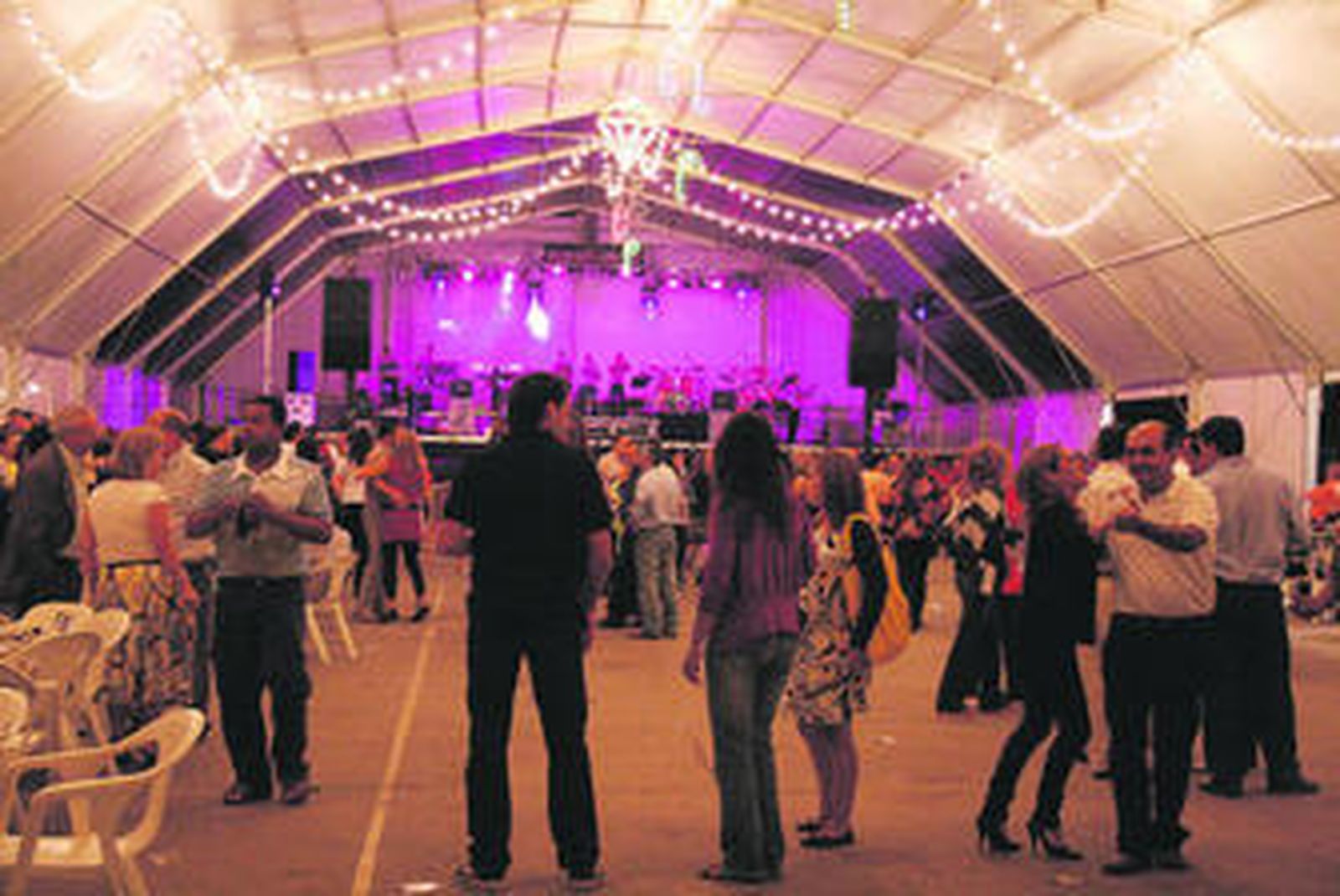 La Feria de la noche se inaugura hoy con el Pregón y la Coronación.