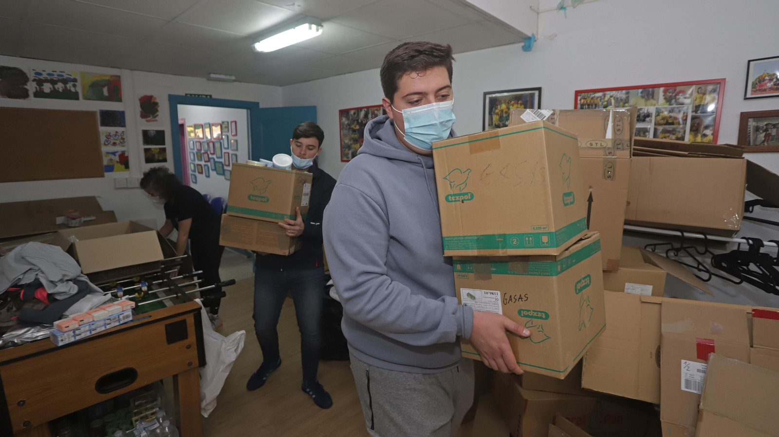 Fotos de la recogida solidaria para Ucrania en el centro Molokai de Algeciras