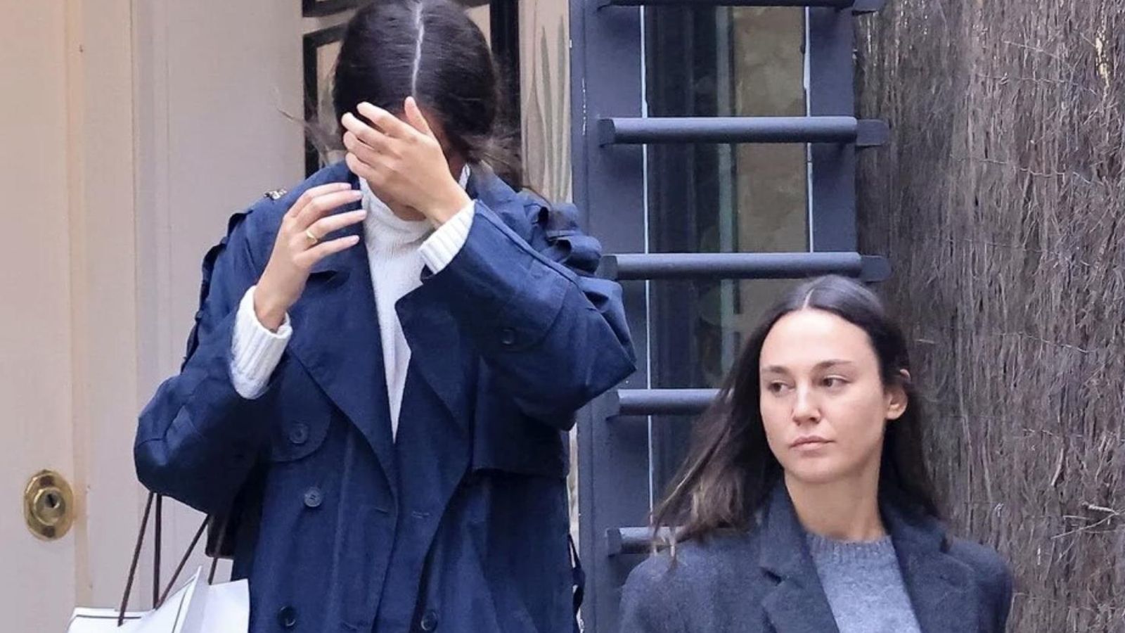 Victoria Federica tapándose el rostro