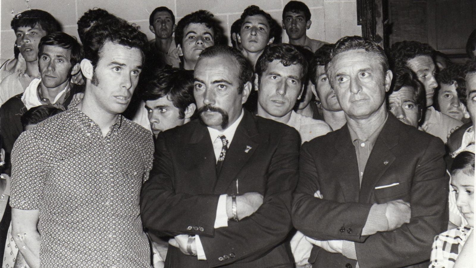 Andrés Reyes, presidente azulino,  entre Pepe Ravelo y Pepe Varela.