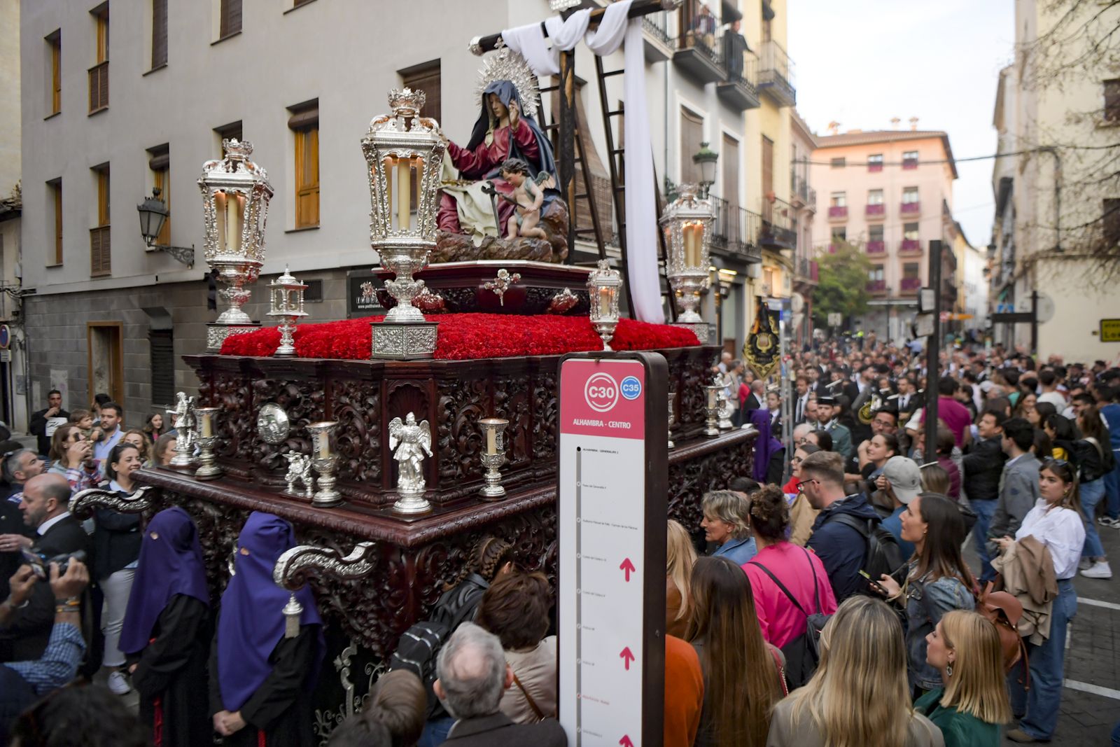 Las mejores fotos del Martes Santo en Granada