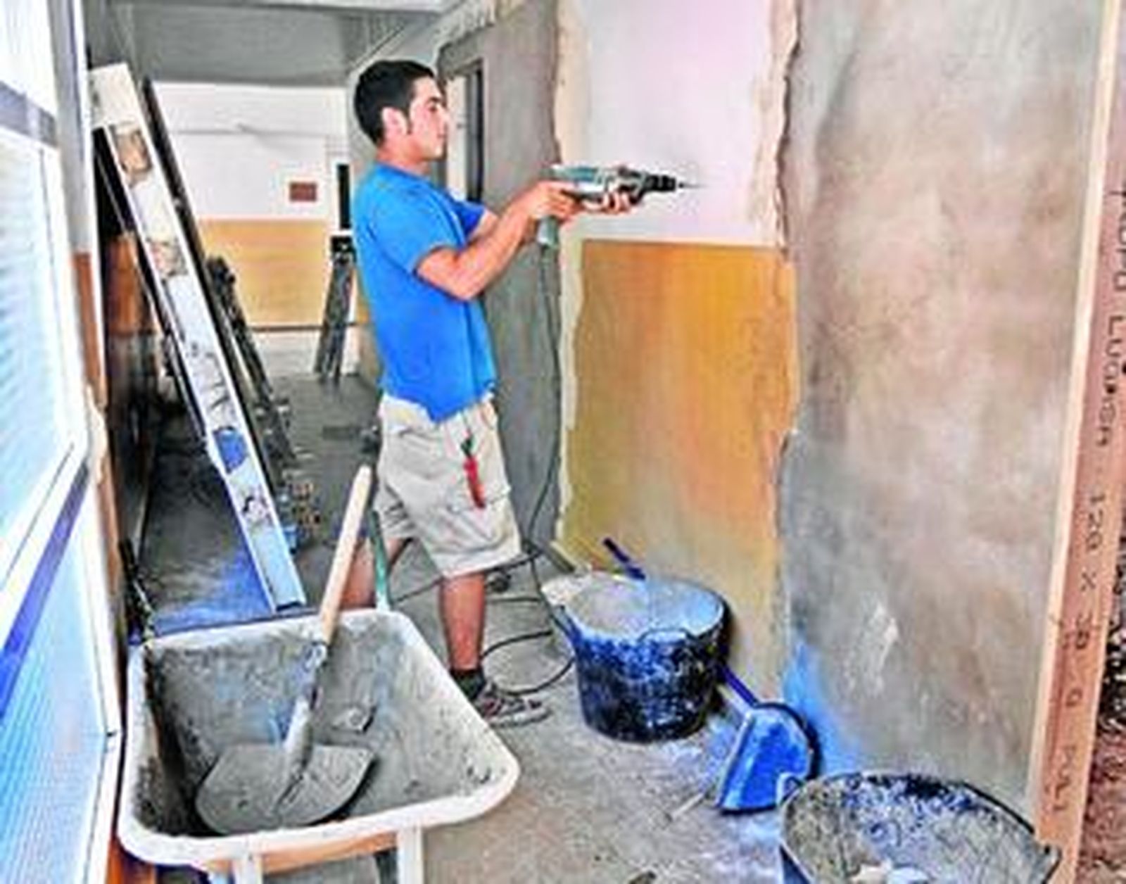 Trabajos que seguían realizándose ayer en el colegio Serafina Andrade.
