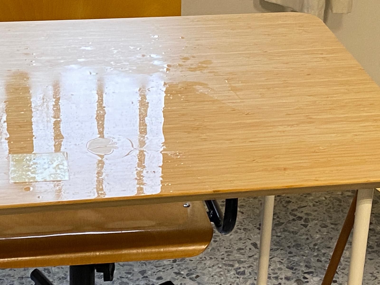 Fotografías de las goteras y humedades en el IES San Blas de Aracena, con alumnos desalojados este miércoles