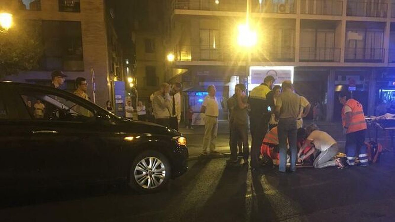 Los servicios de emergencias atienden a una persona atropellada