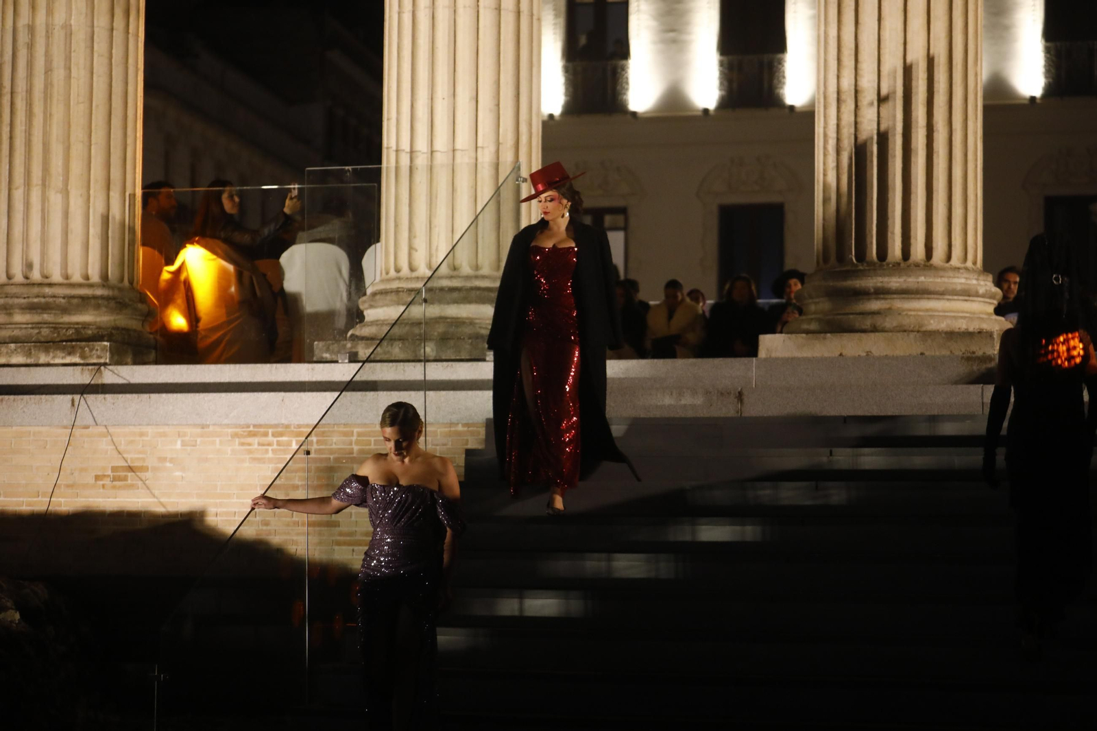 Las mejores imágenes del desfile de Mancini en el Templo Romano de Córdoba