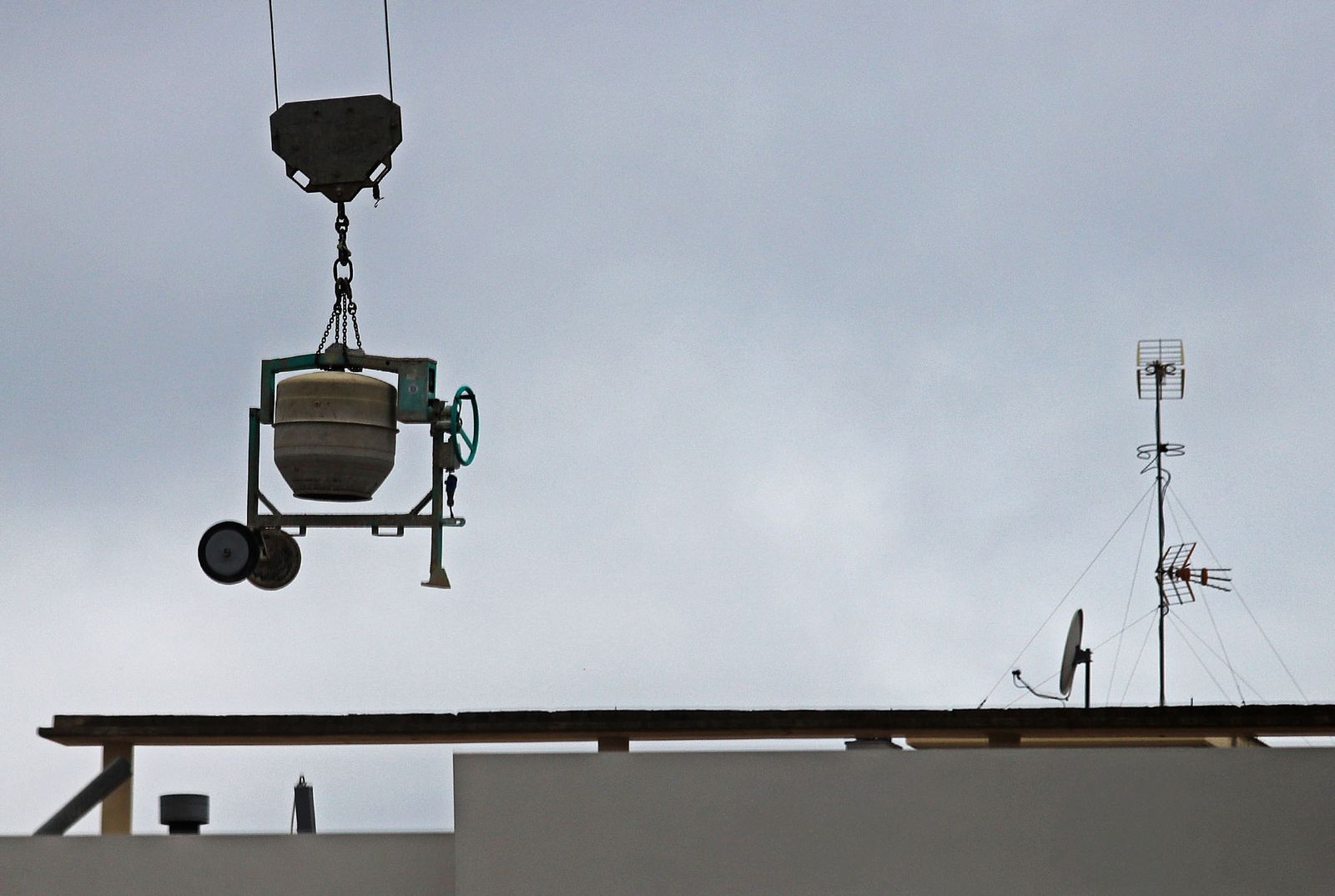 Imágenes de la vuelta al tajo de los trabajadores de obras en Huelva