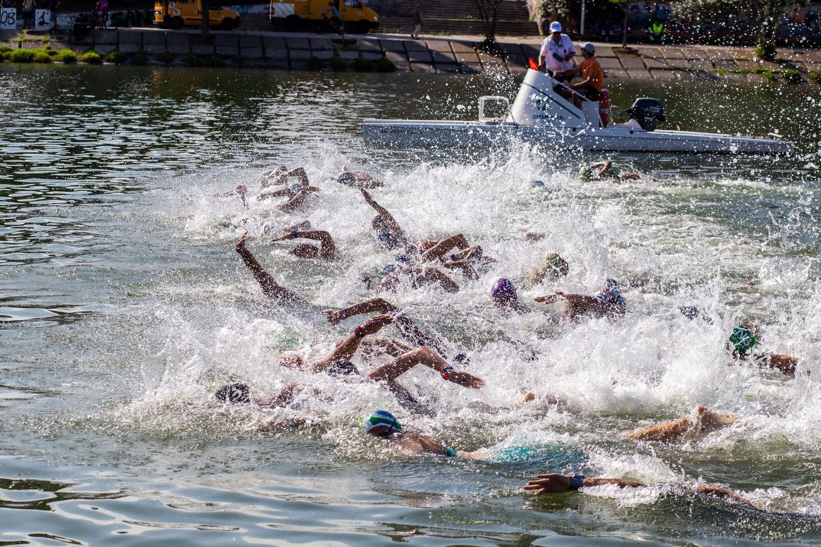 Los participantes lo hicieron en el Río Guadalquivir.