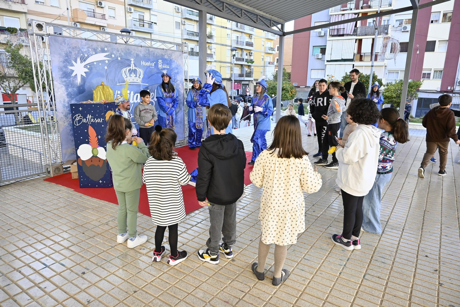 Recogida de cartas del paje real en la plaza Miguel Raya en el Molino, en imágenes