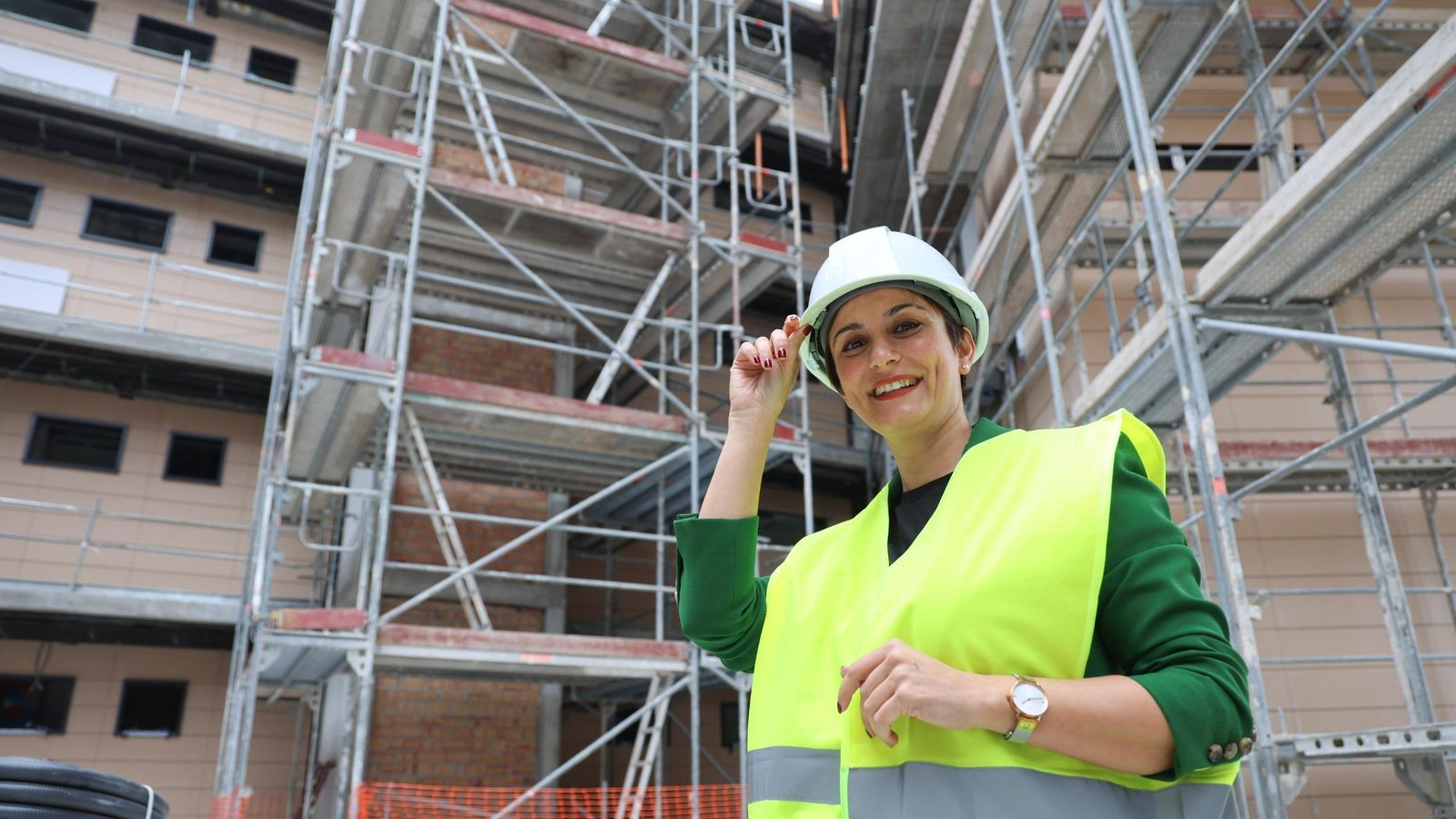 La titular de Vivienda, Isabel Rodríguez, visitó este jueves las obras de VPO que se están construyendo en Málaga.