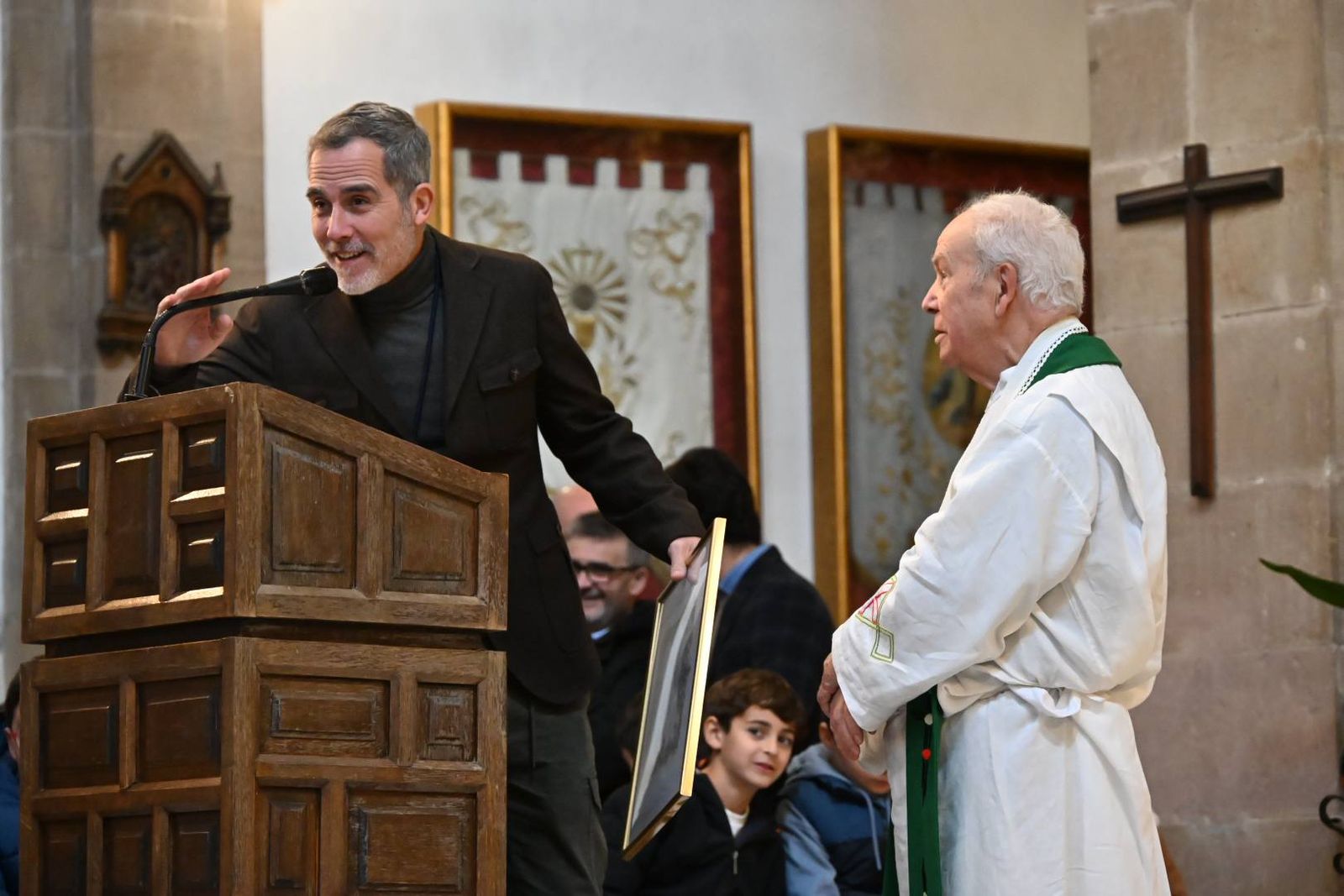 Las imágenes del homenaje de Villa del Río a su párroco emérito, Manuel Tirado Fernández