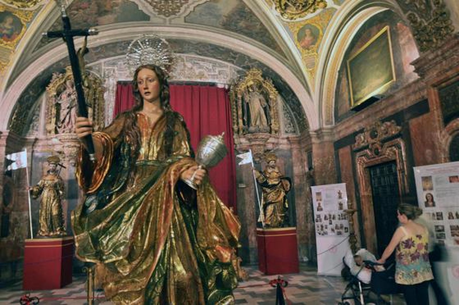 El coro de la Magdalena acoge una exposición de las imágenes restauradas.

Foto: Manuel Gómez