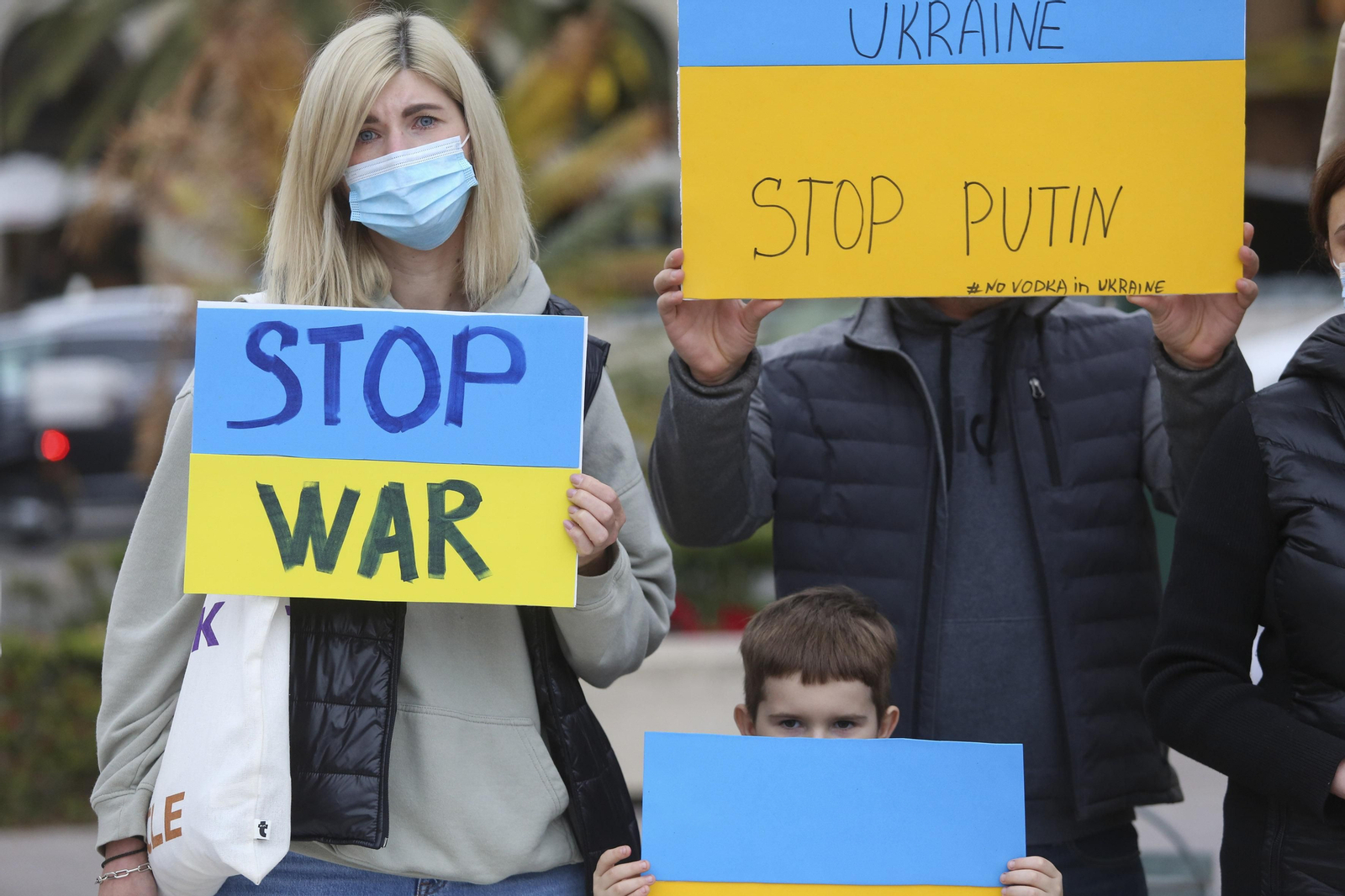 Las fotos de la concentración en Málaga para implorar la paz