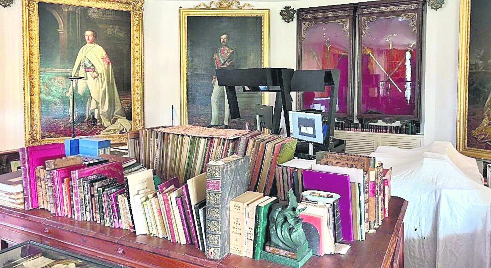 Sala principal del archivo de la Fundación Infantes Duques de Montpensier, en Sanlúcar de Barrameda