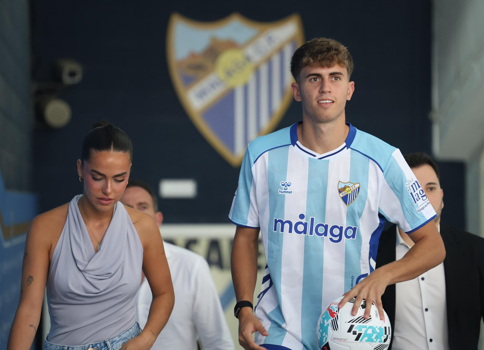 La presentación de Adrián Niño como jugador del Málaga CF, en fotos