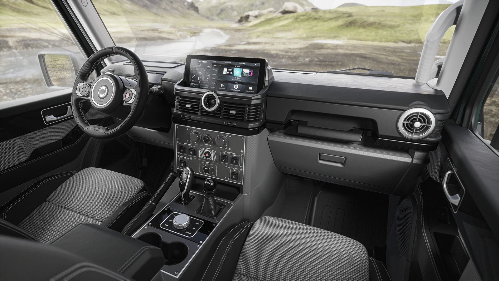 El diseño del salpicadero del Ineos Grenadier pretende ser "funcional, intuitivo y cómodo". El control de algunos sistemas se sitúa en el techo.