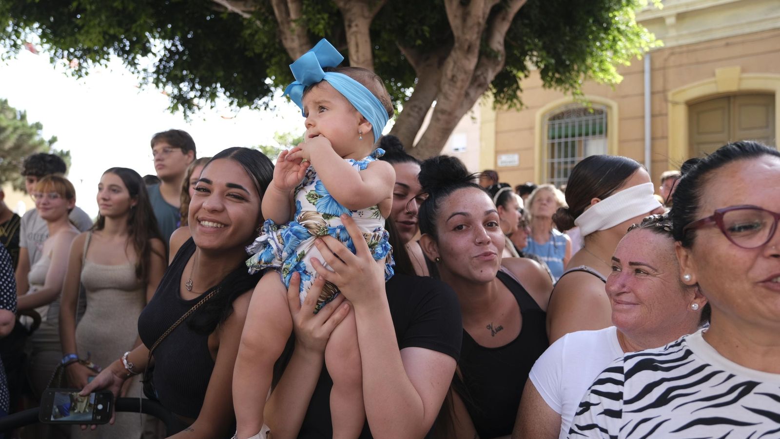 Ni los más pequeños se quisieron perder la procesión.