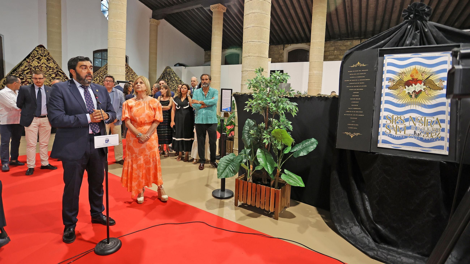 Inauguración de la exposición de mantos de vírgenes dentro de los actos de la Magna Mariana