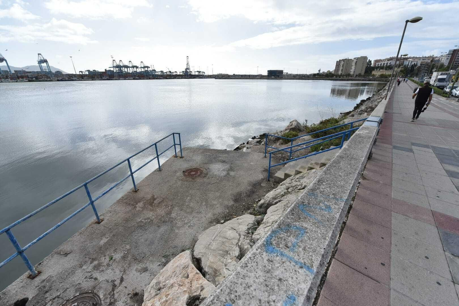 La salida del aliviadero del colector de la calle Jacinto Benavente.