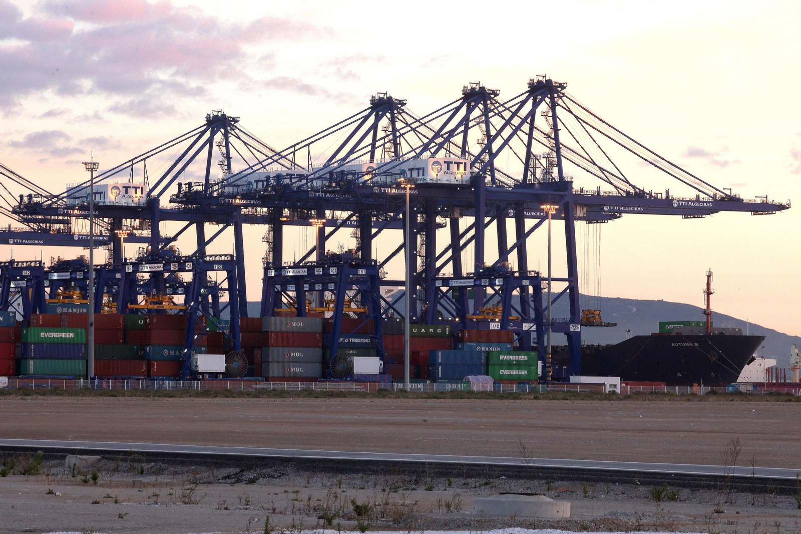 Grúas en el puerto de Algeciras