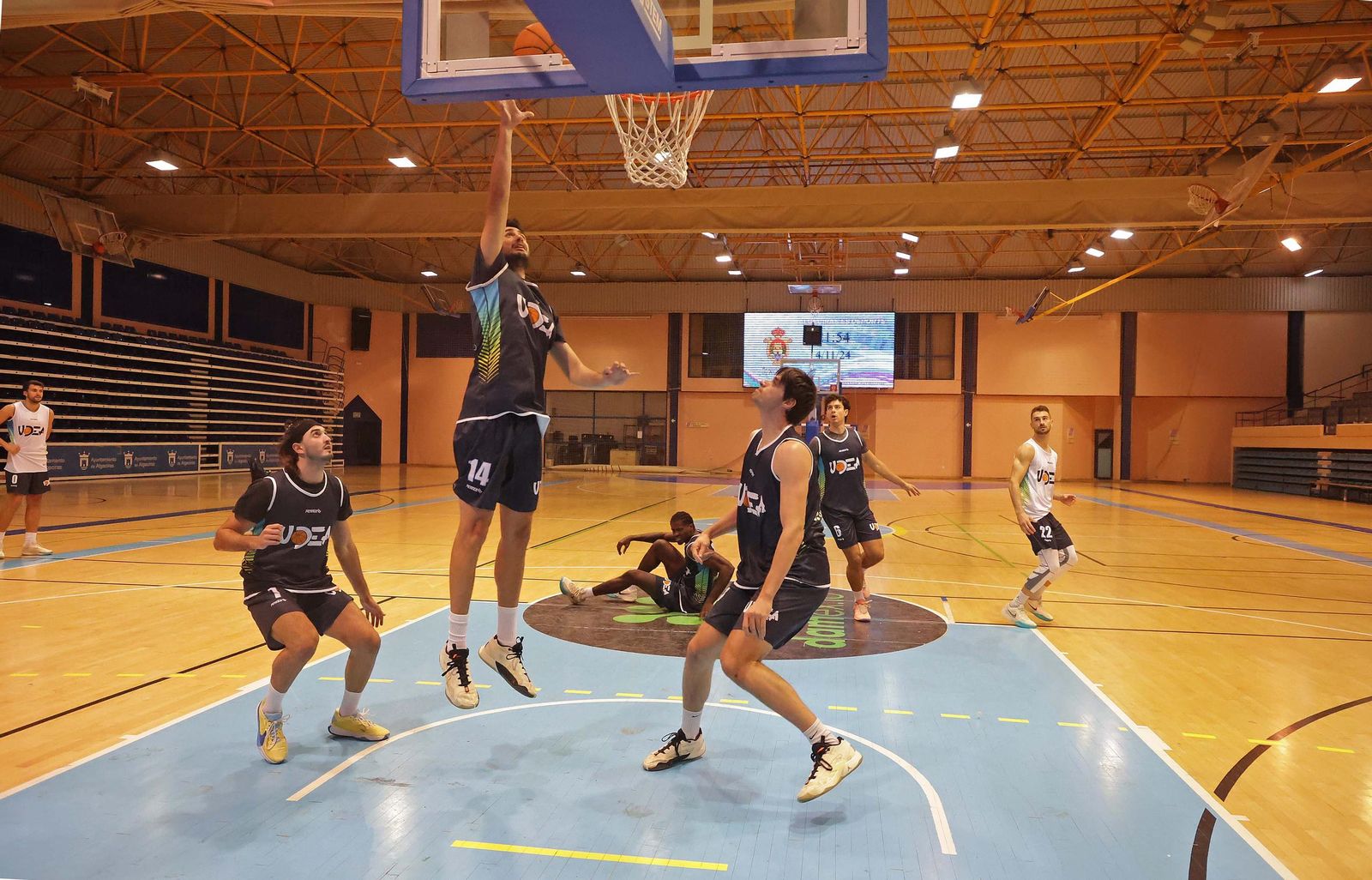Las fotos del primer entrenamiento de Javi Malla en su regreso al banquillo de Udea