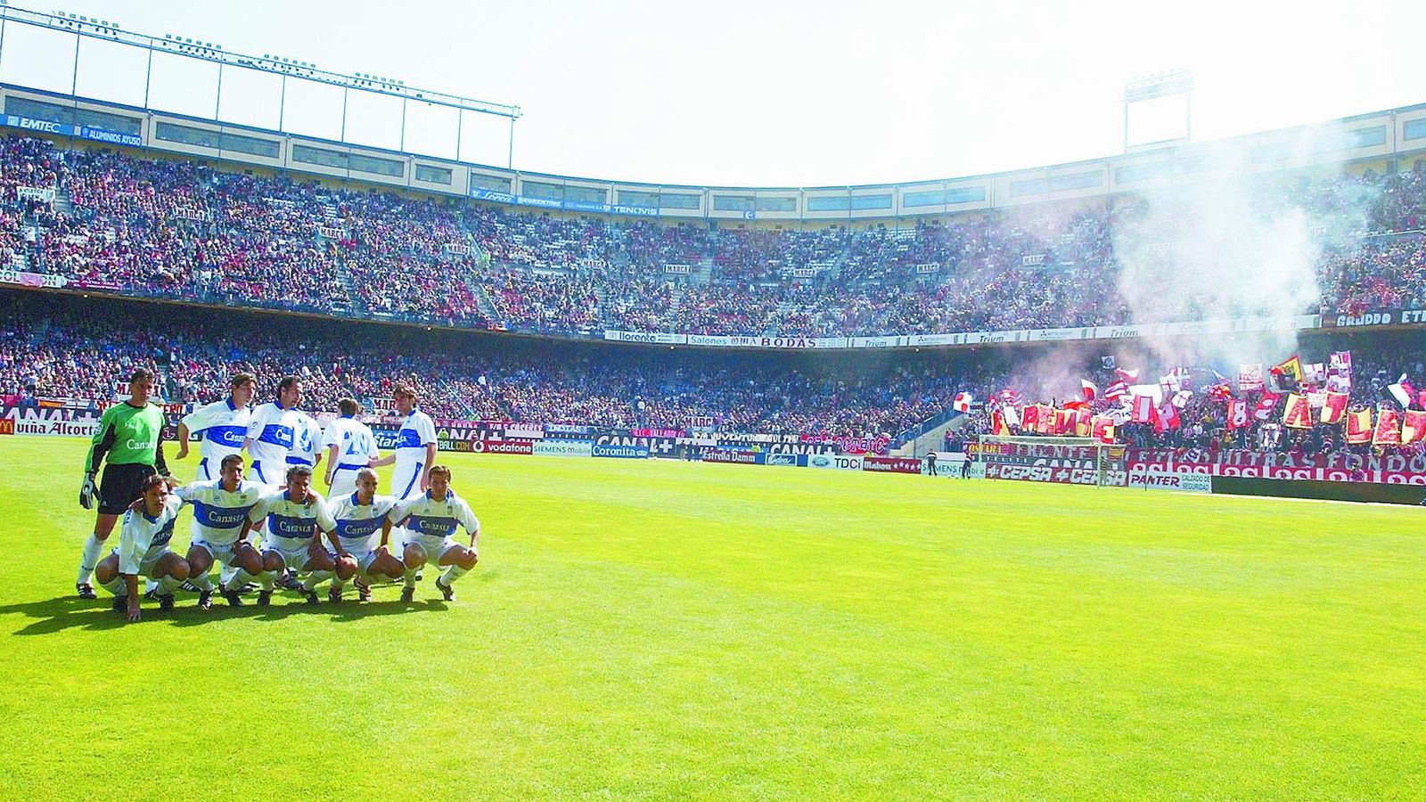 Formación del Xerez CD en un Calderón a rebosar con Ramón Martí como portero titular.
