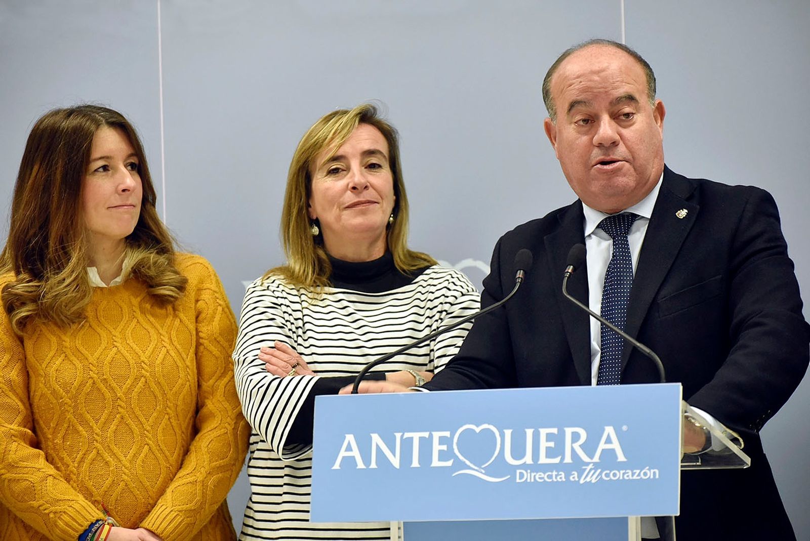 El alcalde de Antequera Manuel Barón con parte de su equipo
