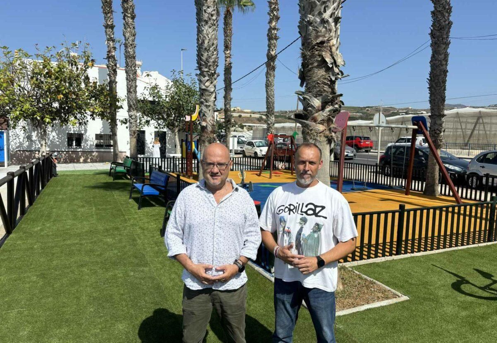 El primer teniente de alcalde del municipio de Vélez-Málaga, Jesús Pérez Atencia, y el teniente de alcalde de Mezquitilla y Lagos y concejal de Playas, David Vilches