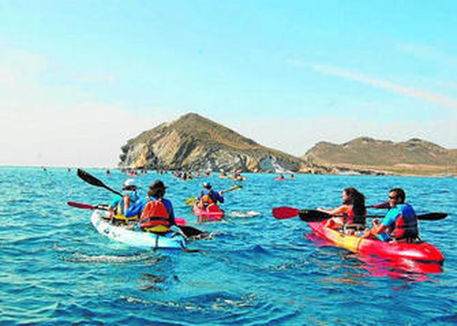 Las rutas de kayak son una actividad muy popular en la provincia.