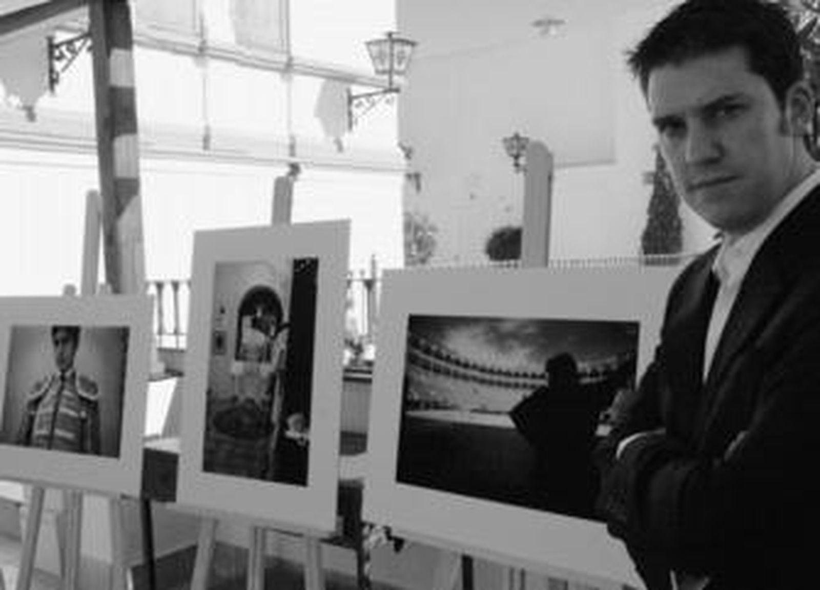 El mundo del toro captado en imágenes 'De blanco y azabache'