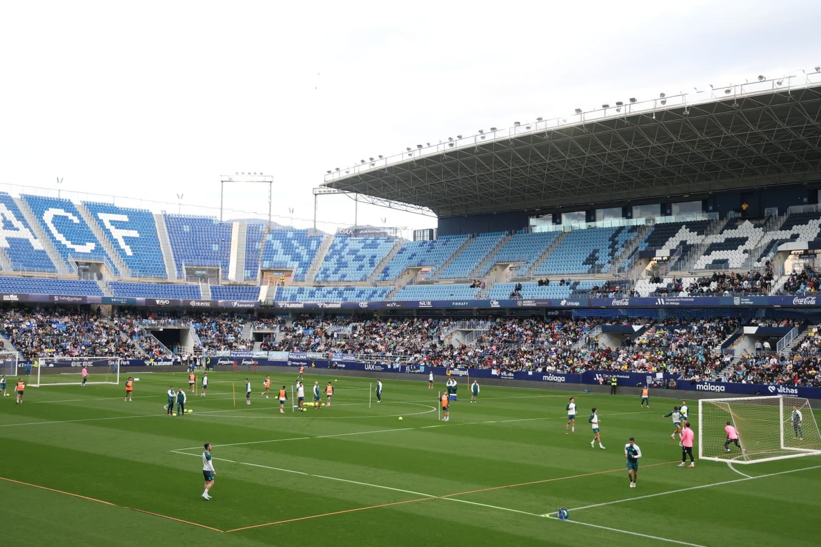 Búscate en las fotos del entrenamiento del Málaga CF en La Rosaleda