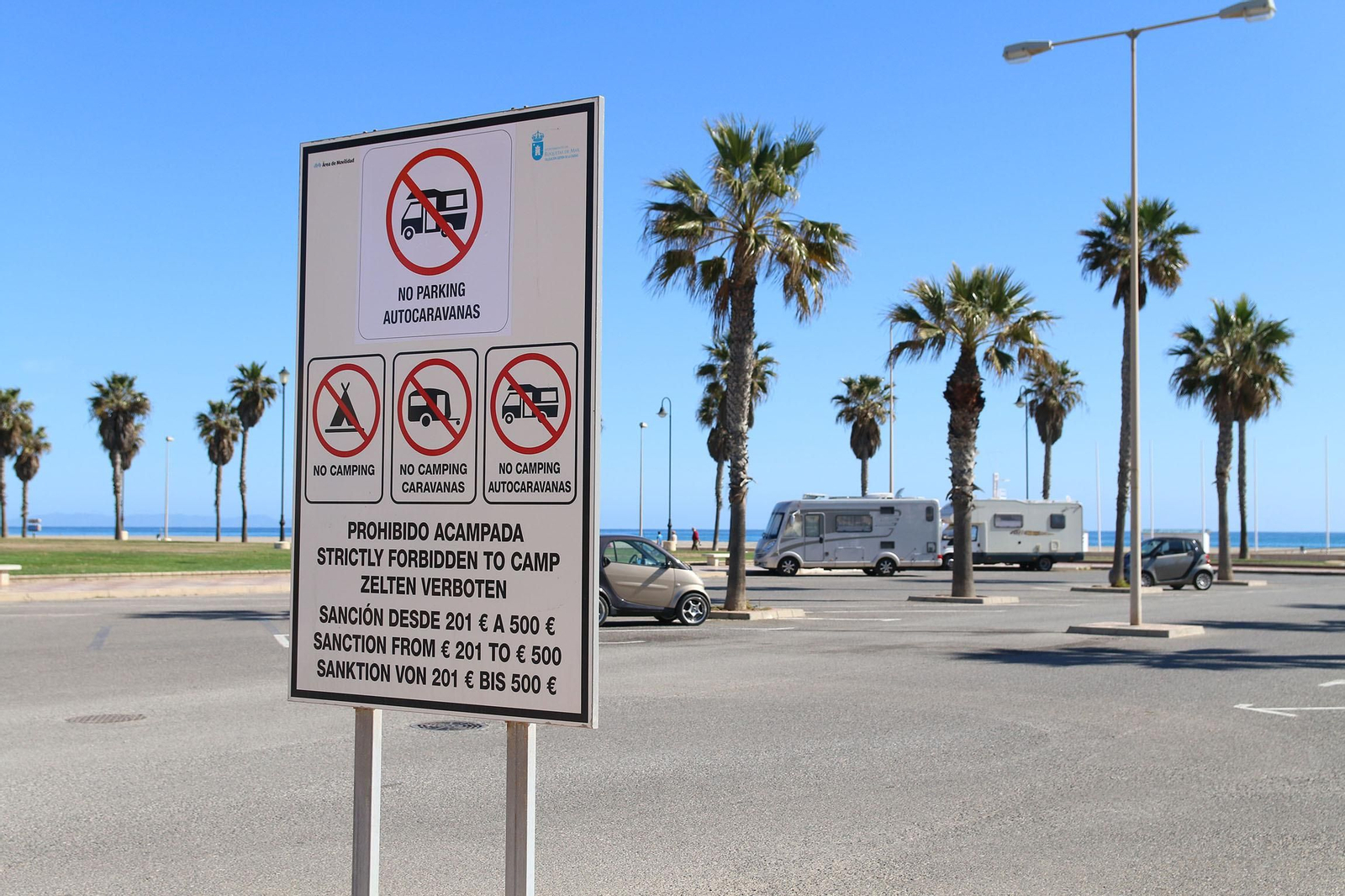 Fotogalería de las autocaravanas aparcadas en Roquetas