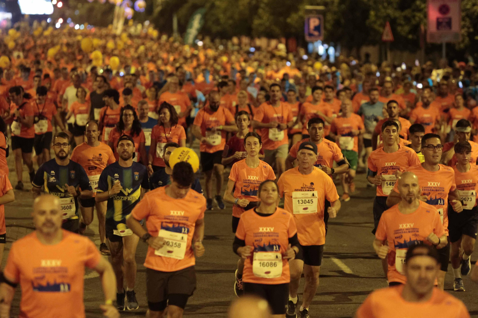 Búscate en las fotos de la Carrera Nocturna