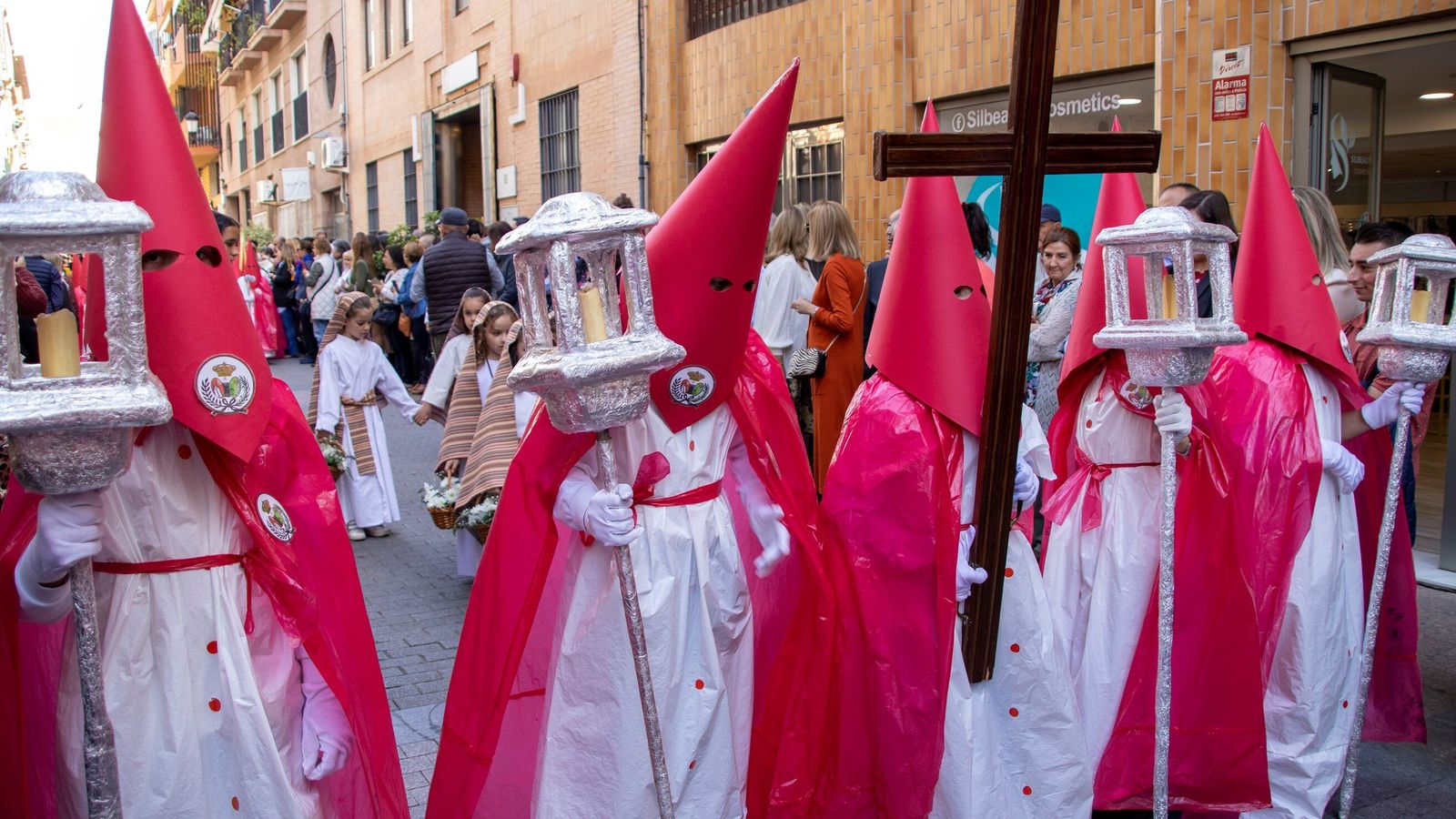 La cruz de guía en de la hermandad.