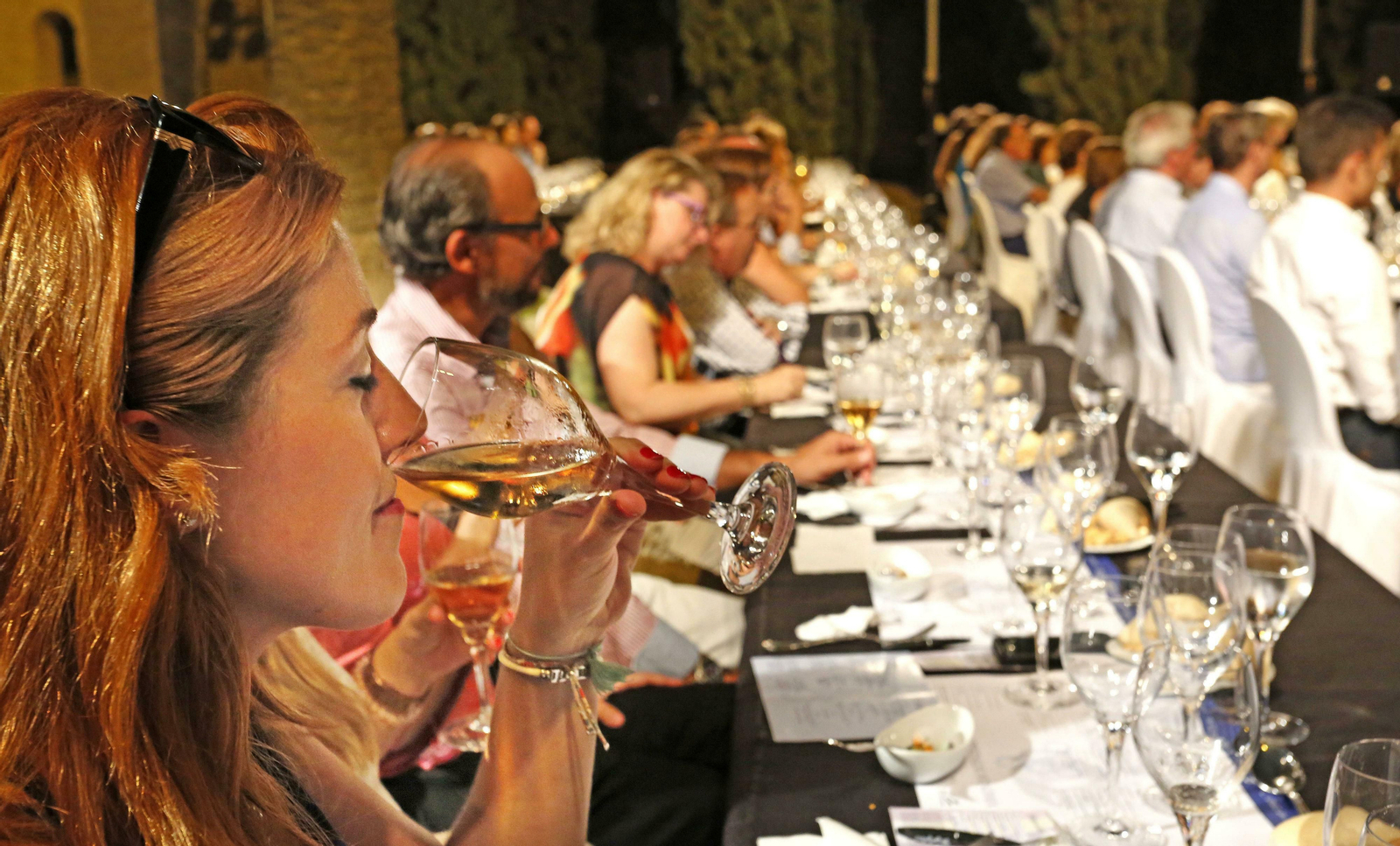 Cata magistral de vinos de Jerez en el Alcázar durante las Fiestas de la Vendimia.