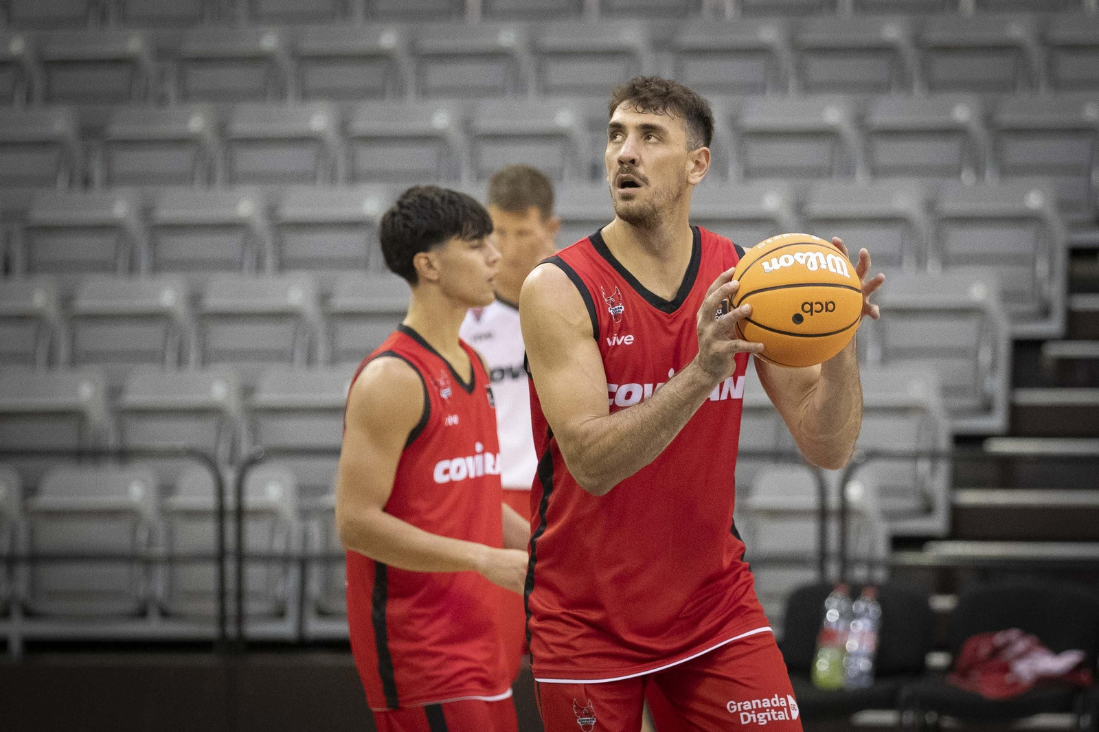 Las mejores imágenes del primer entrenamiento del Covirán Granada