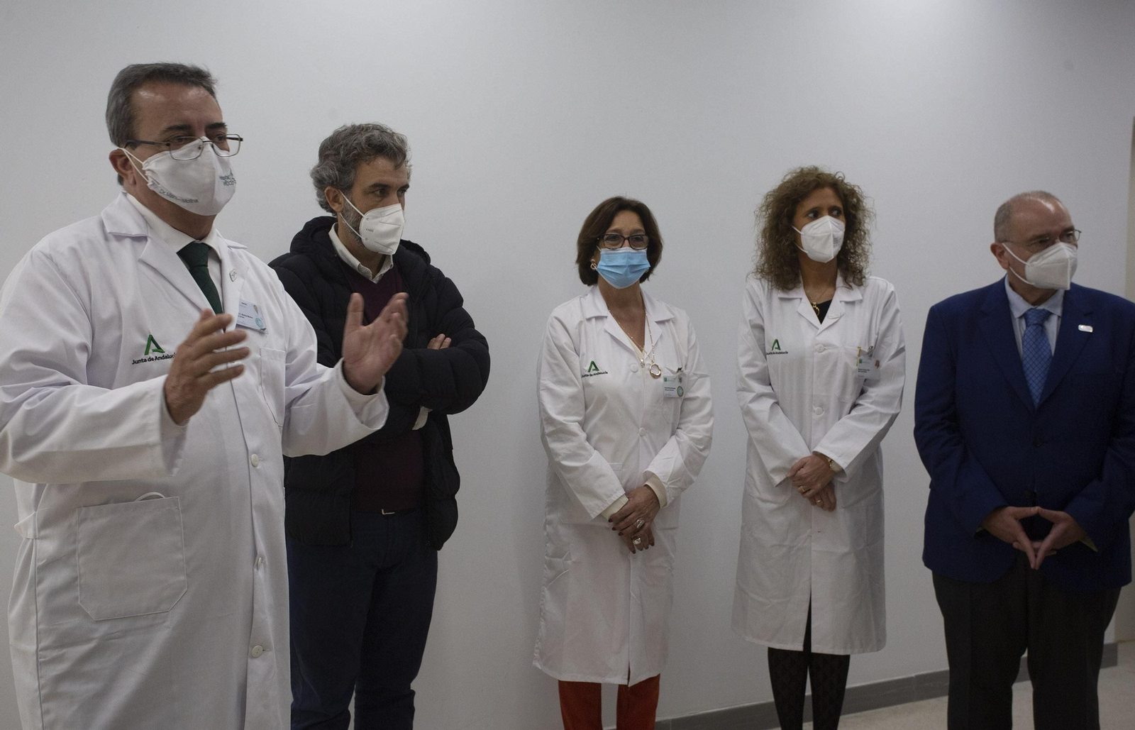 Las imágenes de la visita al interior del Hospital Militar de Sevilla