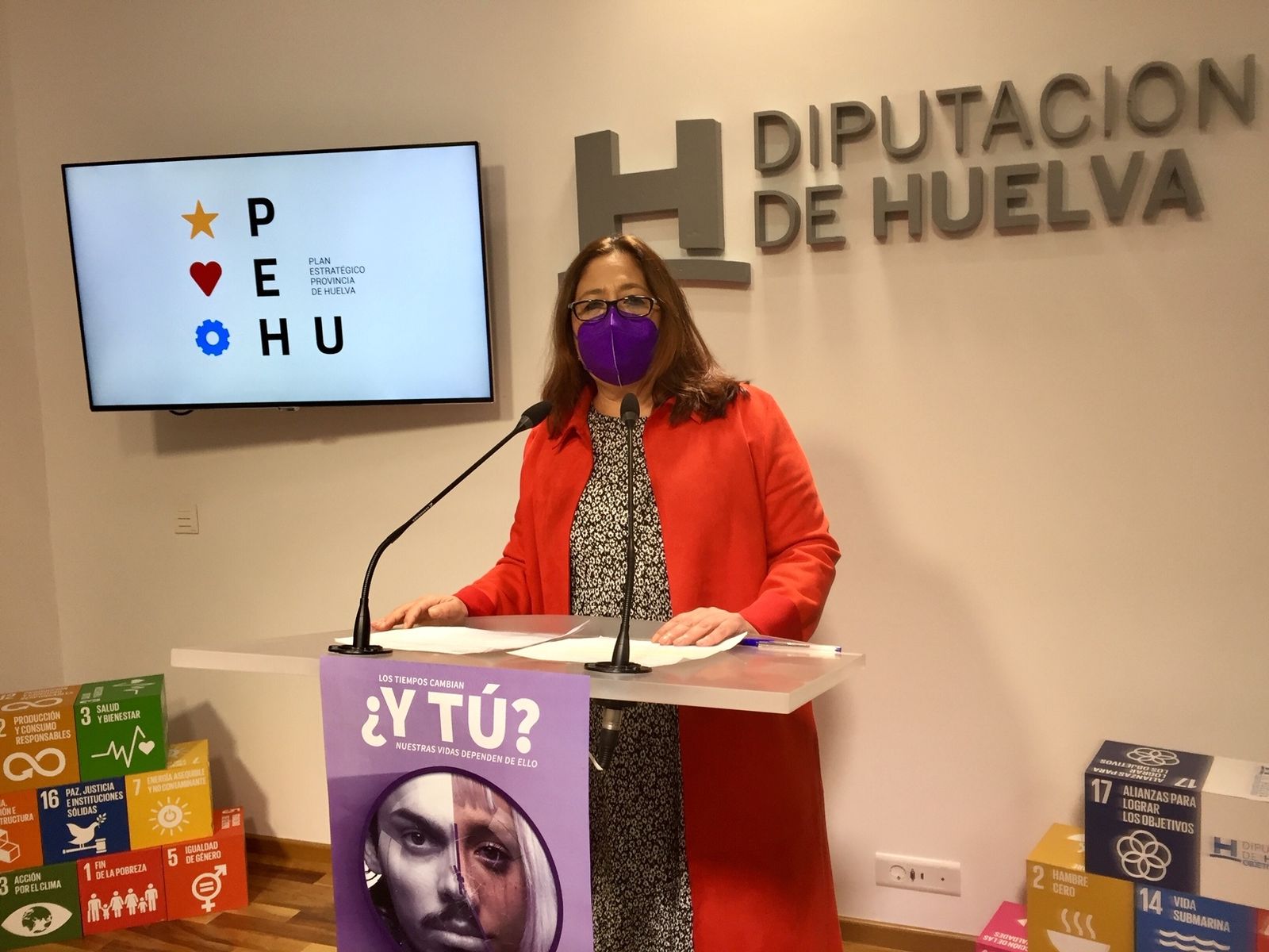 Aurora Águedo, durante una rueda de prensa en la Diputación Provincial de Huelva.
